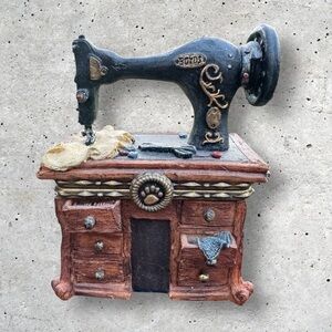 Vintage Boyds Bears GRANNY'S SEWING MACHINE Treasure Box